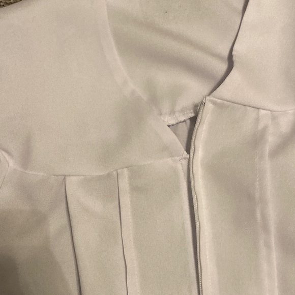 White Zip-Up Robe - Picture 5 of 6